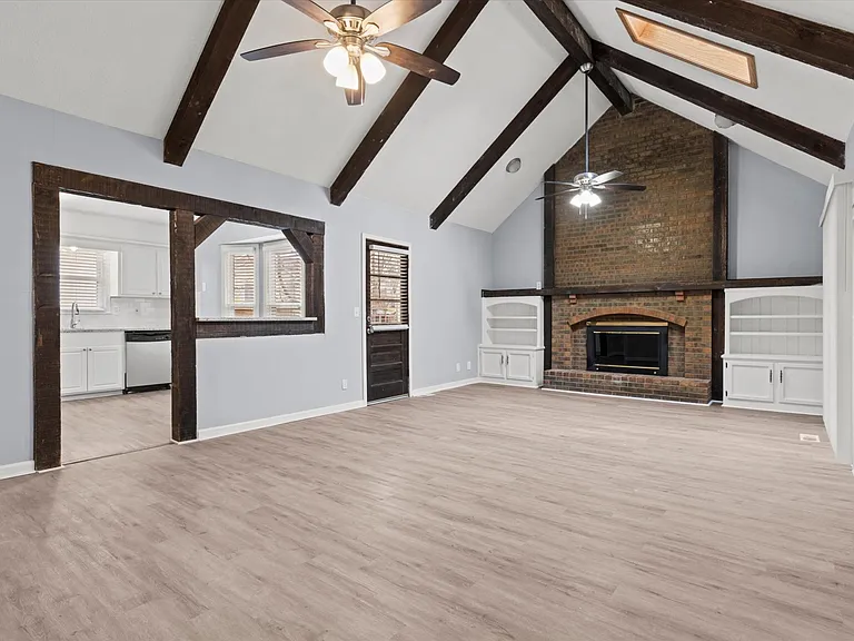 14501 S Village Dr — Photo 4