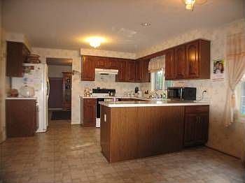 3rd image of 79 Edendery Cir