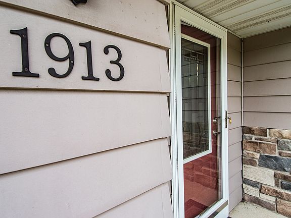 3rd image of 1913 Margaret Ln