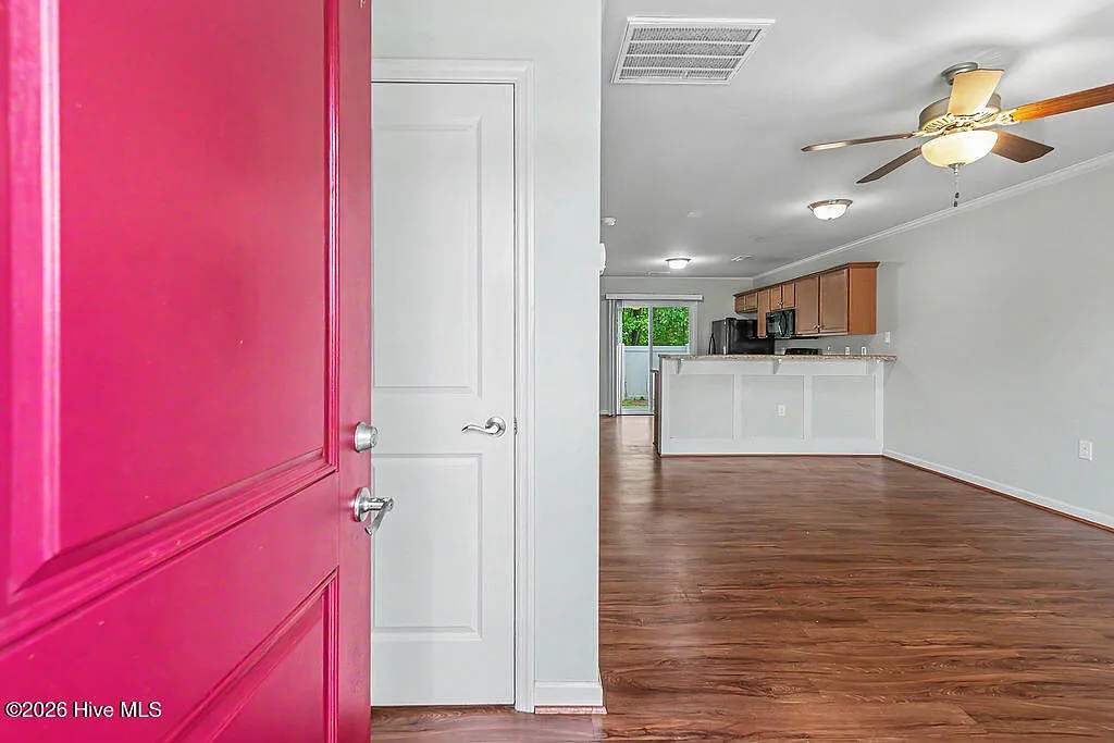 2 bed, 1.5 bath, $1,350 — Photo 2