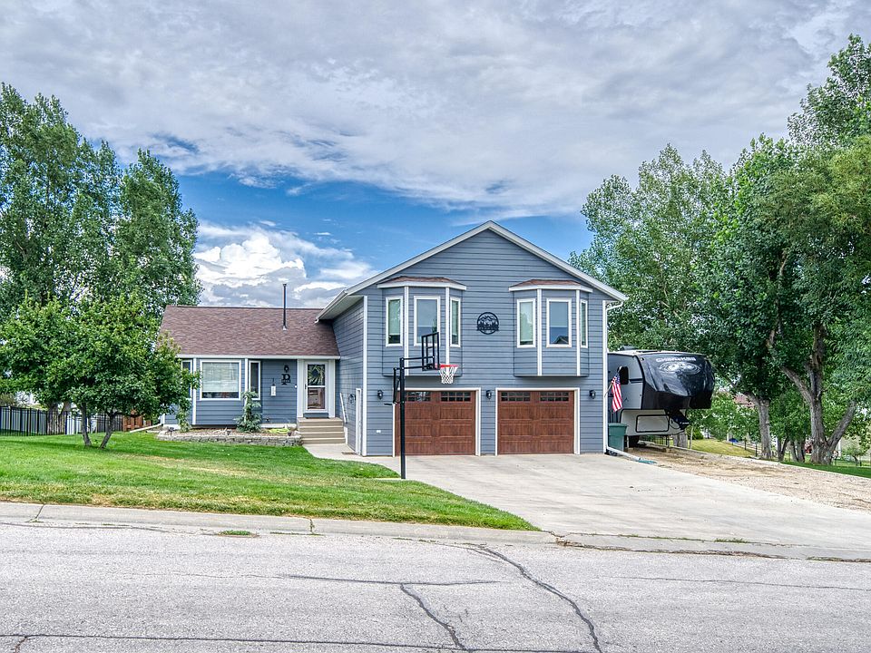 2423 Bluffs Ridge Dr, Gillette, WY 82718 | MLS #23-1009 | Zillow