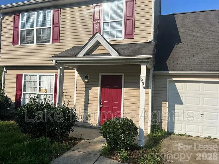 909 Rucker Cliff Dr — Photo 1