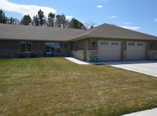 2402 Water View Dr, Aberdeen, SD 57401