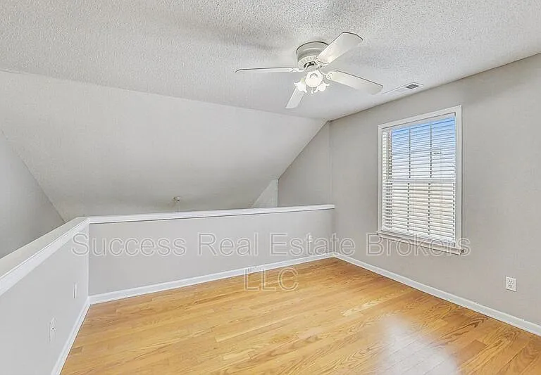 1645 Heyford Cir NW — Photo 32