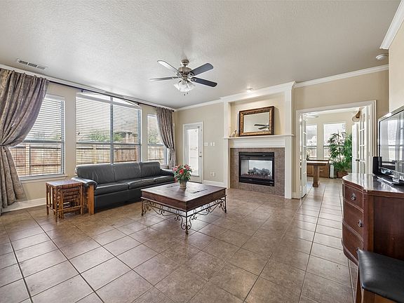 4th image of 4401 Monnig Ln