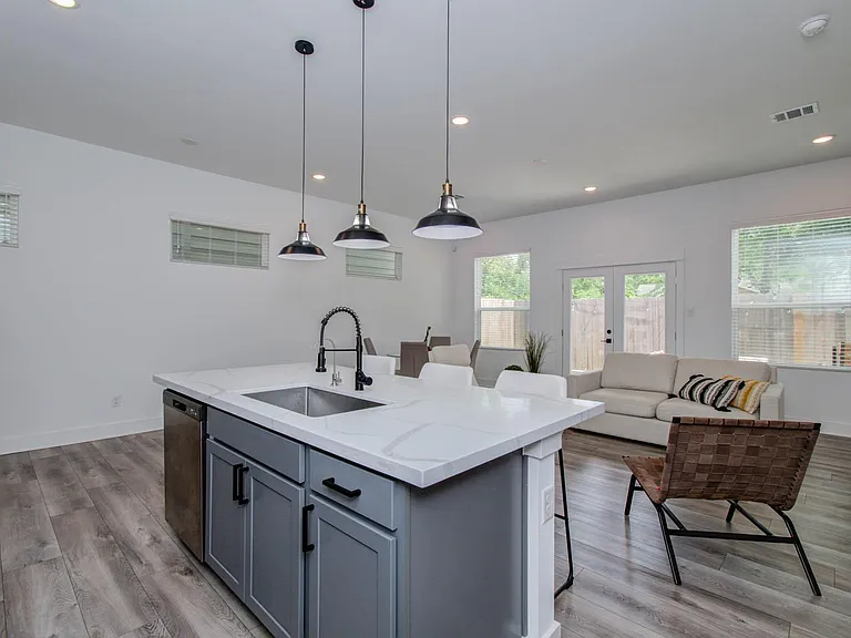 970 Highland Sound Ln — Photo 8