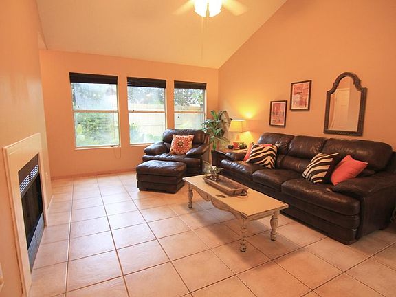 4th image of 212 Parkwood Cir