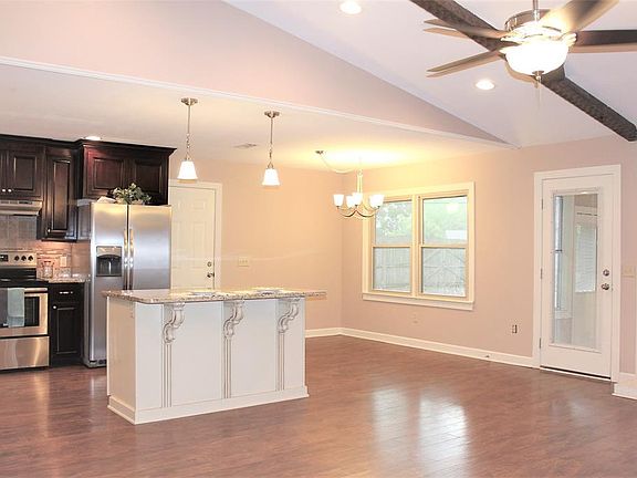 5th image of 103 Bel Air Dr