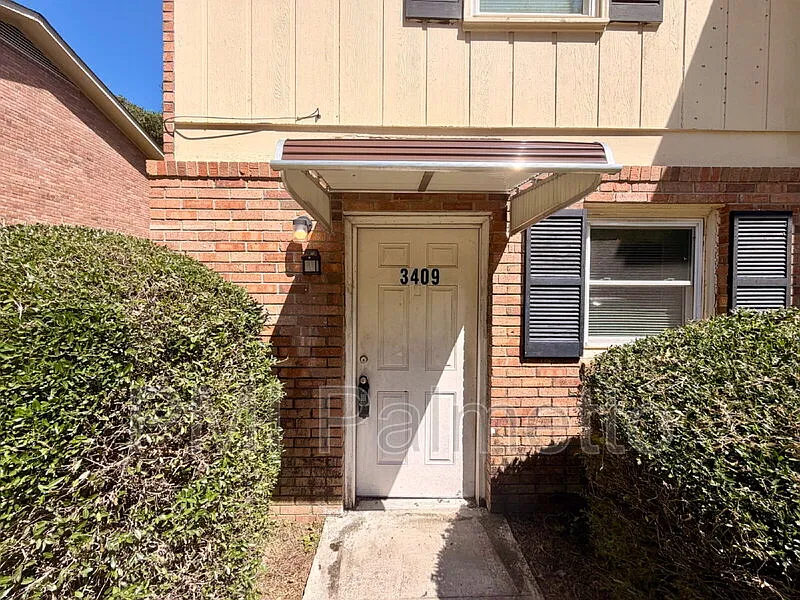 2 bed, 1.5 bath, 1025 sqft, $1,300 — Photo 2