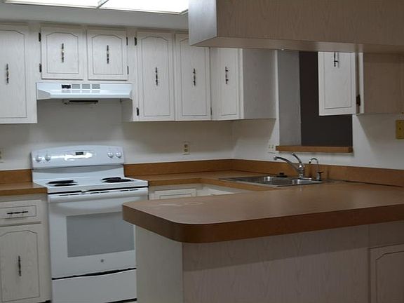 4th image of 1203 Persimmon Dr