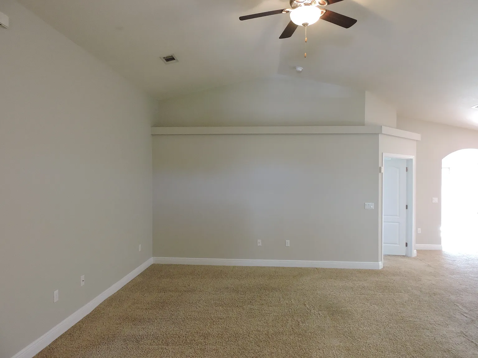 3 bed, 2.0 bath, 1615 sqft, $1,900 — Photo 2