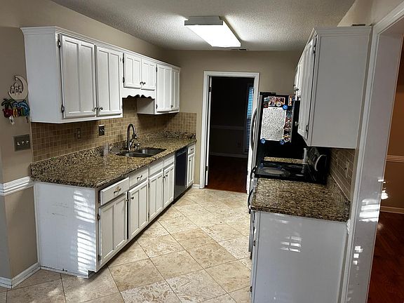 2nd image of 330 Green Trail Cv