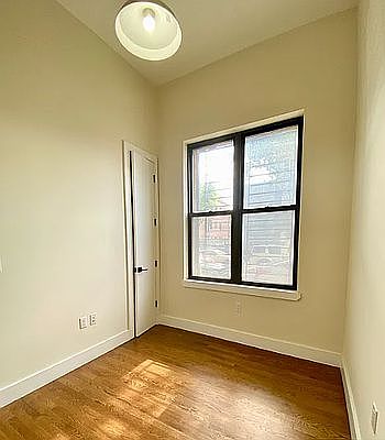 4th image of 565 Evergreen Ave #2R
