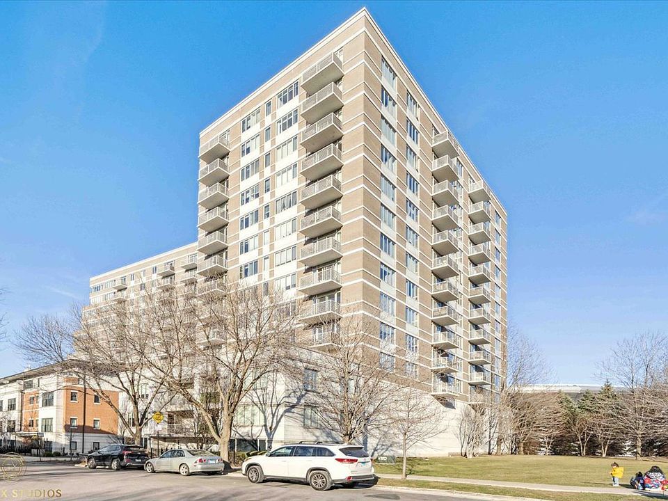 1st image of 1515 S Prairie Ave Unit 702