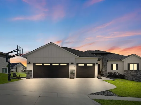 1113 Clearview Cir, Pella, IA 50219