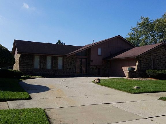 2nd image of 715 E 193rd Pl