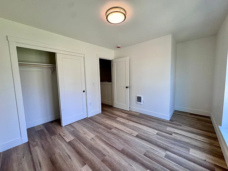 Brand New, Beautiful Townhomes! 2 & 3 Bedrm Units Available — Photo 16