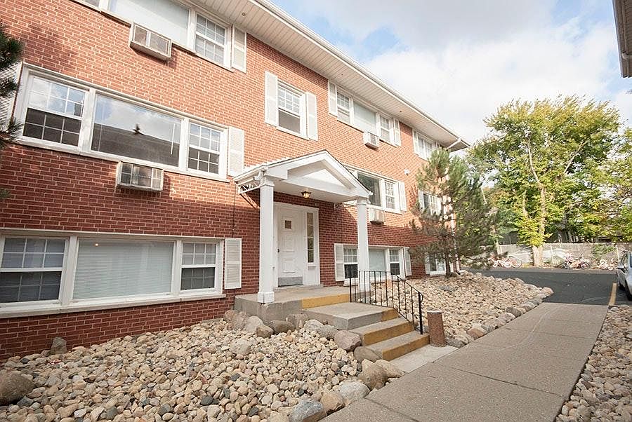 Tiffany Lake apartments