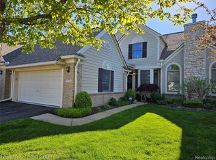 16792 Lyonhurst Cir, Northville, MI 48168