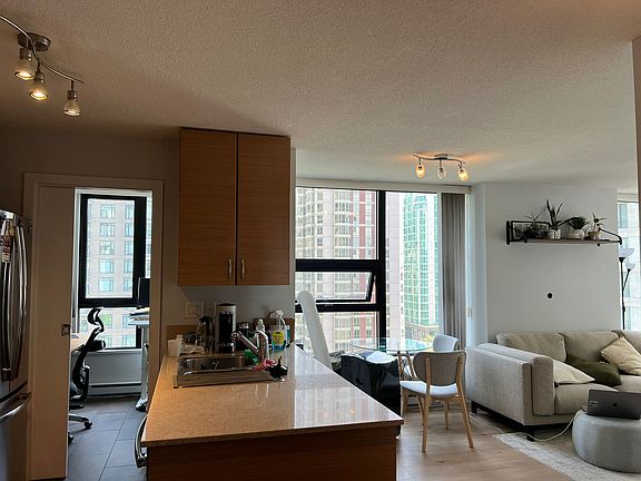 4th image of 928 Homer St #1206