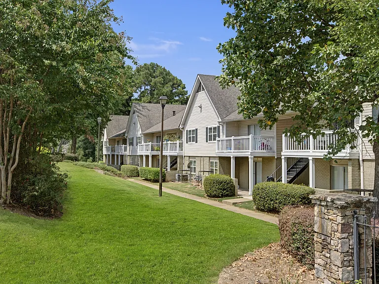 Dunwoody Glen — Photo 19