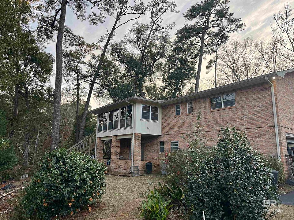 2nd image of 912 Sea Cliff Dr