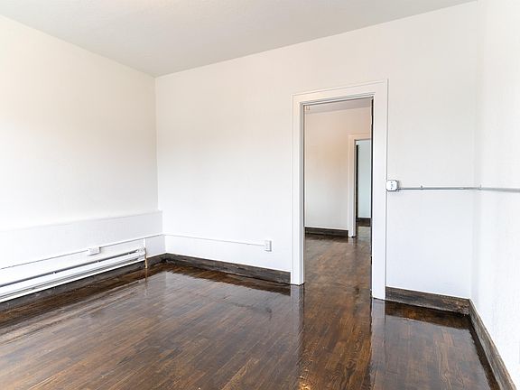 3rd image of 5439 S Tacoma Way