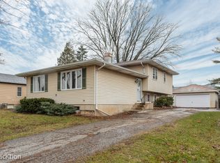 4511 Chelsea Ave, Lisle, IL 60532