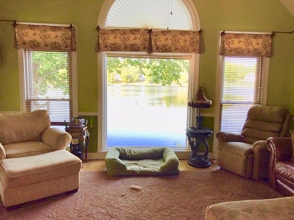 Family Room right on lake 