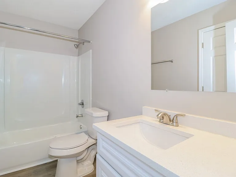 607 Ashley Glen Cir E — Photo 15