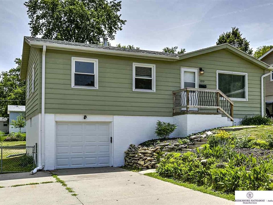 1st image of 3209 S 90th Ave