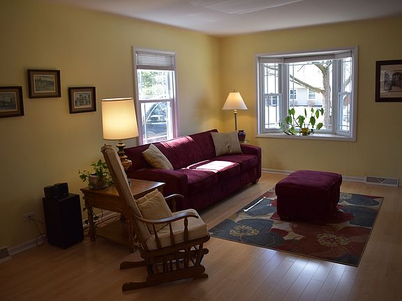 3rd image of 14903 Highland Ave