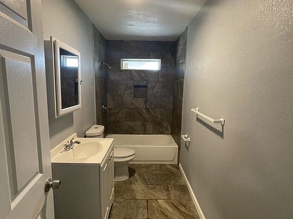 4th image of 2417-2419 Travis St