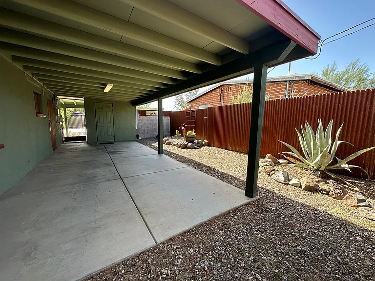 2208 N Rita Ave — Photo 20