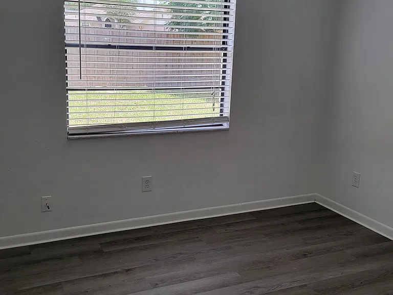 4650 Victoria Rd — Photo 10