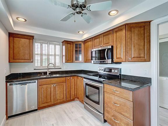 2nd image of 44 Yacht Club Dr APT 414