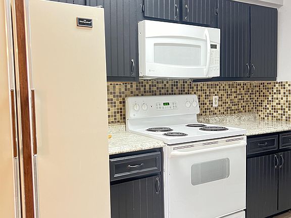 2nd image of 528 Sun Valley Vlg #207-1