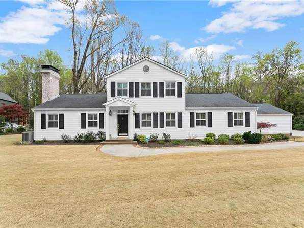 669 Dixon Dr, Gainesville, GA 30501