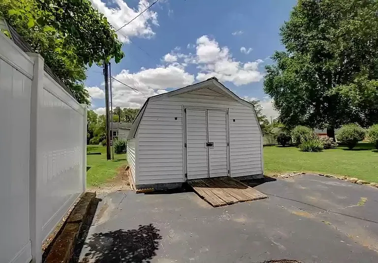 408 E Main St — Photo 57