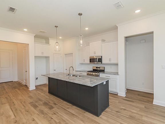 3rd image of 331 Amanda Ave
