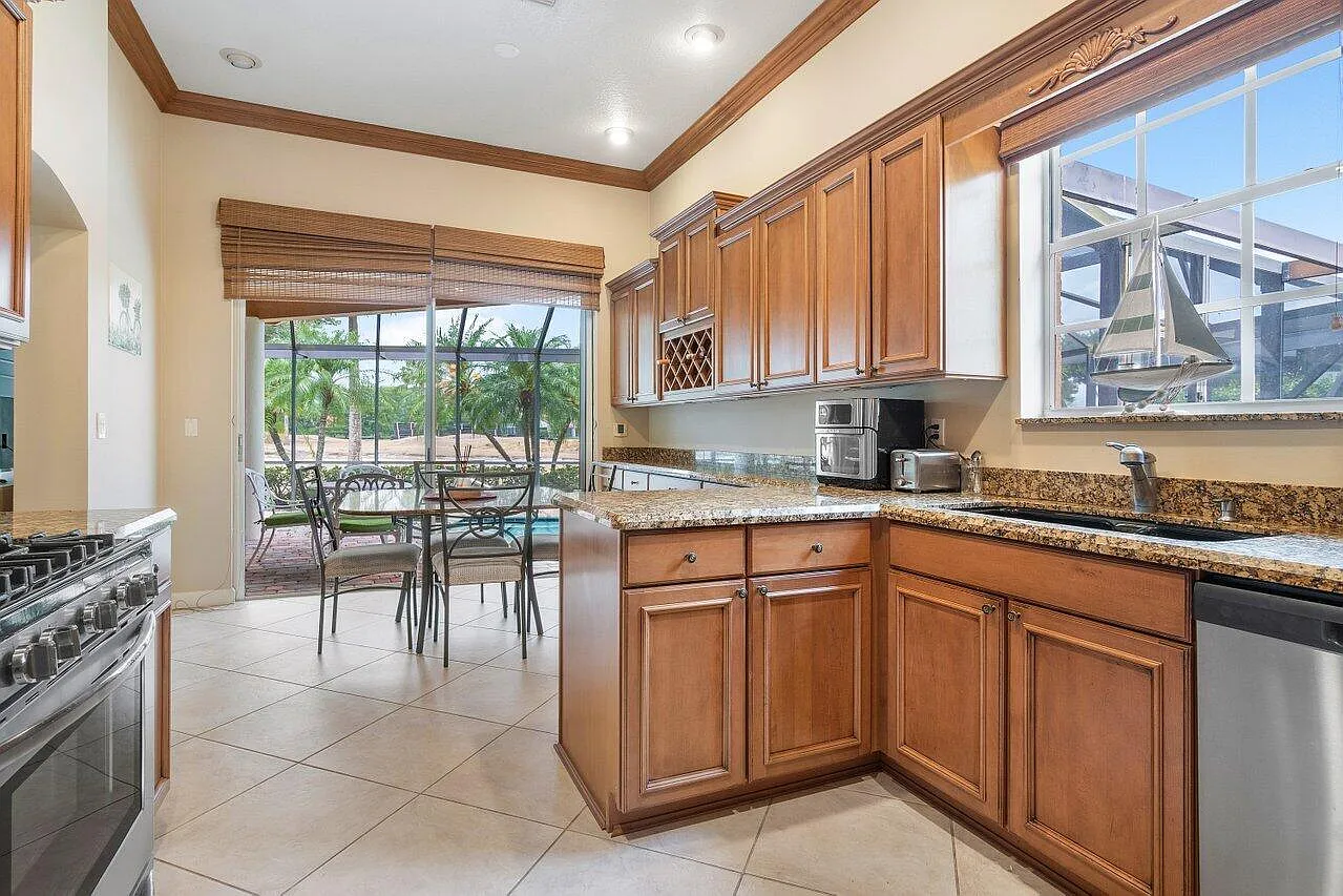 3 bed, 2.0 bath, 1632 sqft, $11,000 — Photo 4