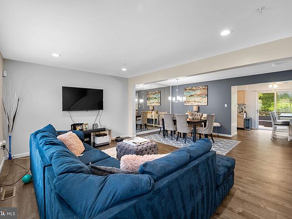 4th image of 8803 Francisco Ct