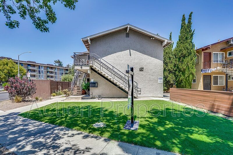 1st image of 685 Foxtail Dr #2