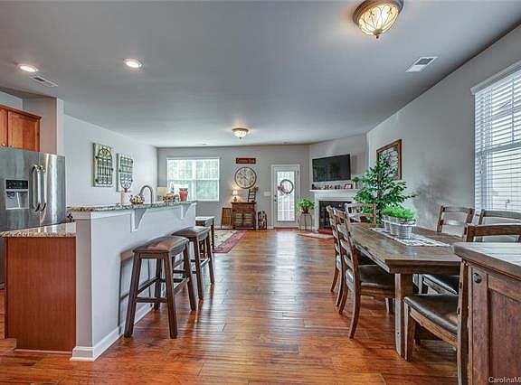 4th image of 2760 Sawbridge Ln