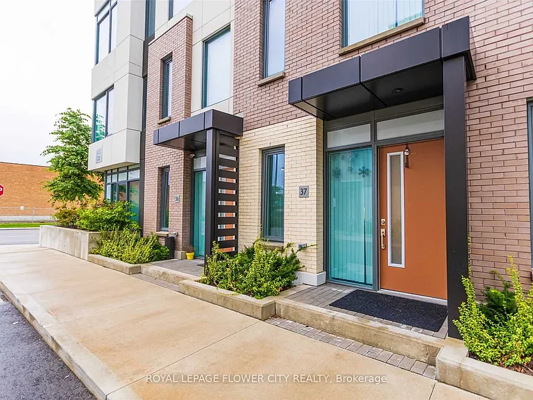 1050 Portage Pkwy W #Townhouse 37 — Photo 5