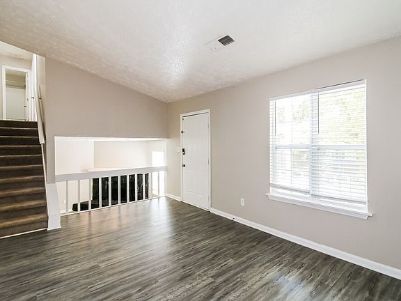 5th image of 548 Sherwood Grn