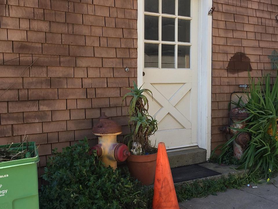 Private Entrance!