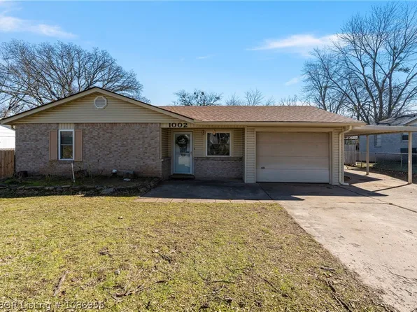 1002 Pattie Ln, Barling, AR 72923
