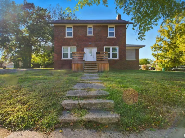 230 N Sherman Ave, Macomb, IL 61455