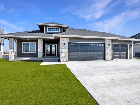 3017 Lakeview Dr SE, Altoona, IA 50009